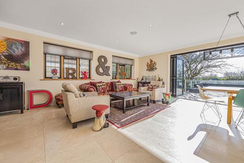 80 Bromley Common, Bromley, BR2 9PF