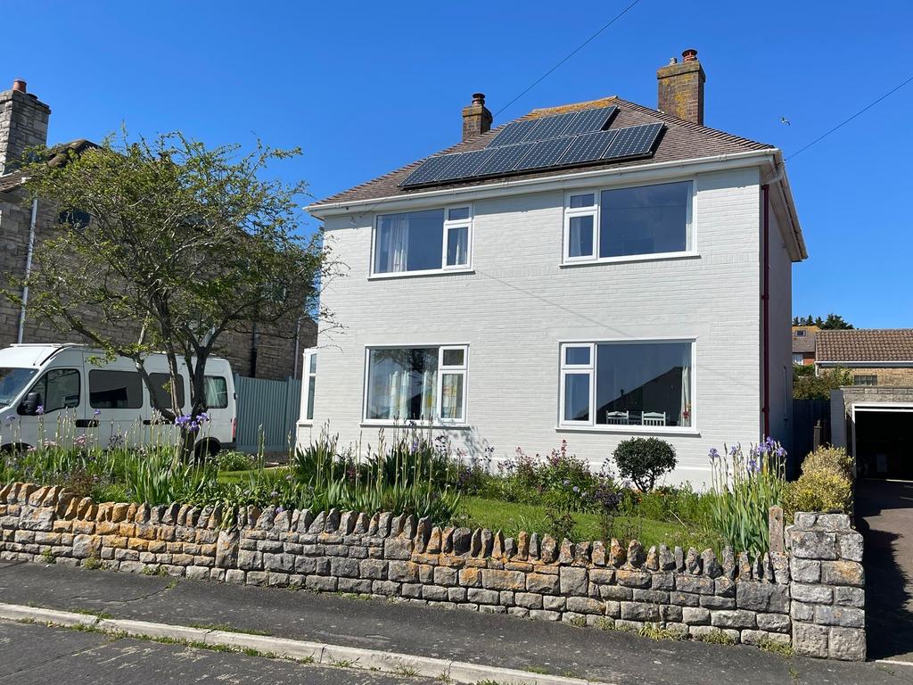 Lakeside Gardens, Weymouth 3 bed detached house for sale £400,000