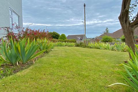 3 bedroom detached house for sale, Lakeside Gardens, Weymouth