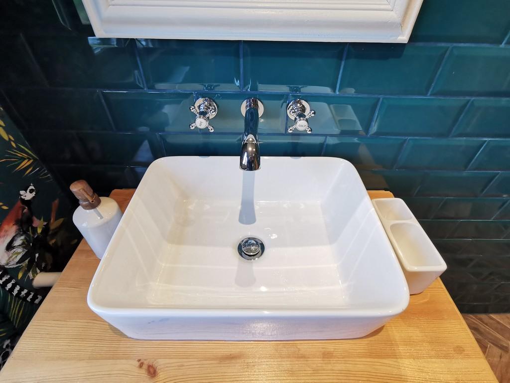 Stable Barn, Sink (standard of finish)