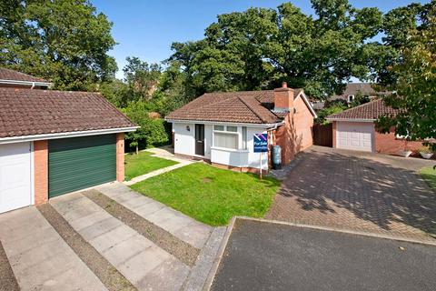 2 bedroom detached bungalow for sale - St. Thomas Close, Bovey Tracey, TQ13