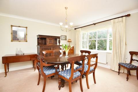 10 Cedar Grange, Harrogate, HG2 9NY