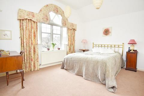 10 Cedar Grange, Harrogate, HG2 9NY