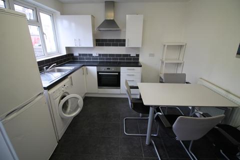 4 bedroom terraced house for sale, Cundy Road, London, E16
