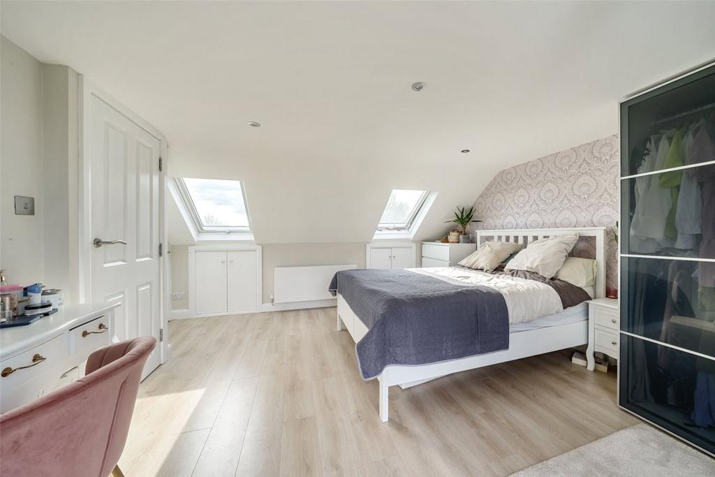 Master Bedroom (2)