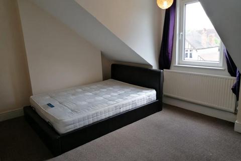 1 bedroom in a house share to rent, Holly Road, Retford