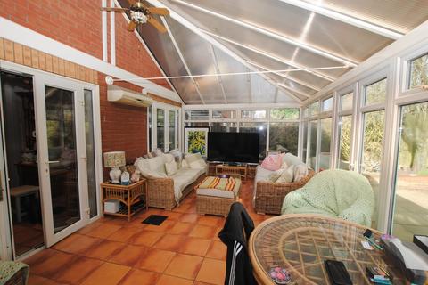 21 Eltham Drive, Priorslee, Telford, TF2 9NQ