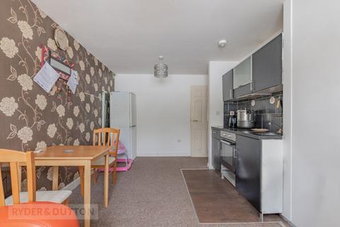 2 bedroom apartment for sale - Cumberland Close, Halifax, West Yorkshire, HX2