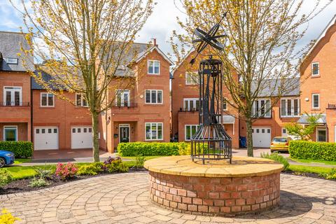 4 bedroom townhouse to rent, Gilwern Close, Abbots Park