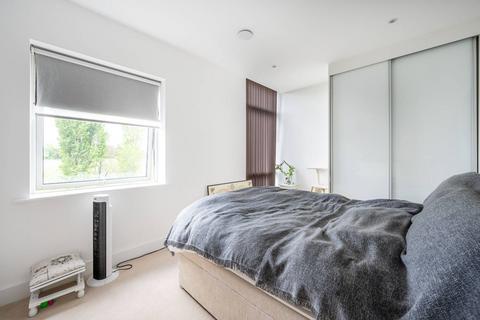 3 bedroom flat for sale, Frazer Nash Close, Isleworth, TW7
