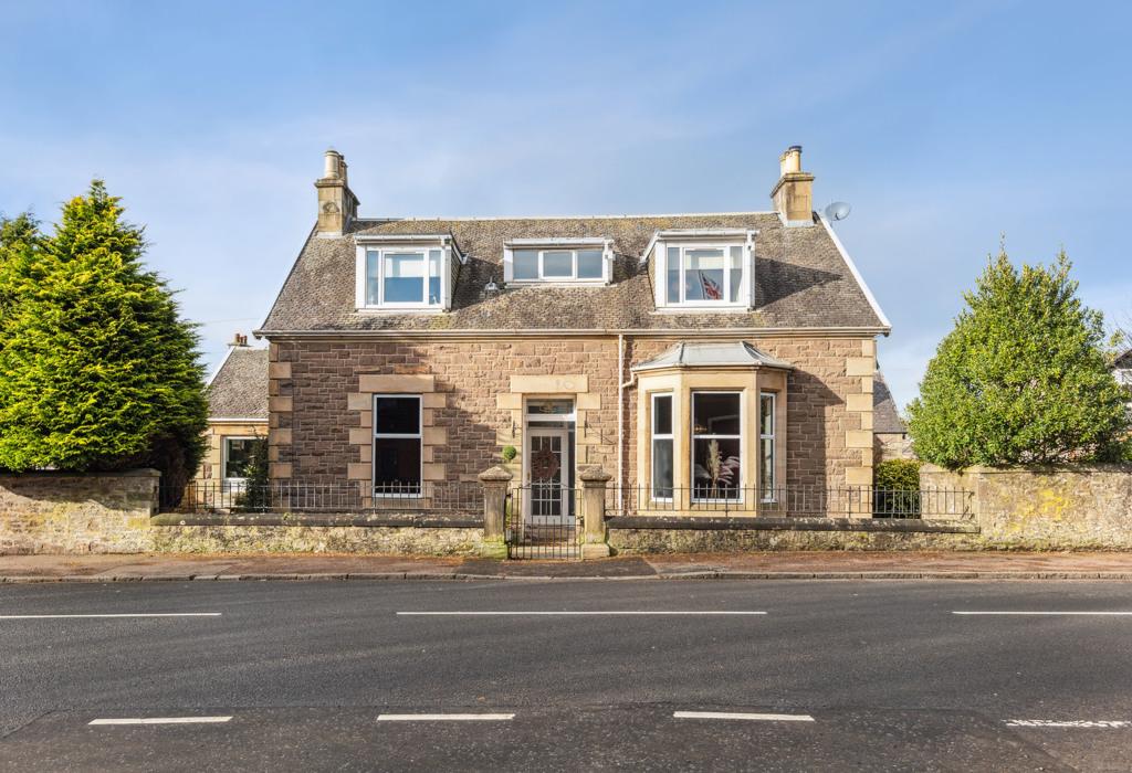 Cleghorn Road, Lanark, Lanarkshire 3 bed detached house for sale £325,000
