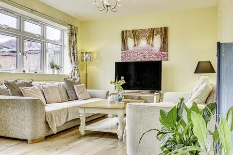 75 Adalia Crescent, Leigh-on-sea, SS9 3ST