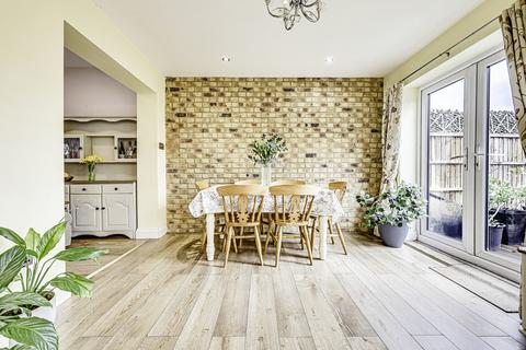 75 Adalia Crescent, Leigh-on-sea, SS9 3ST