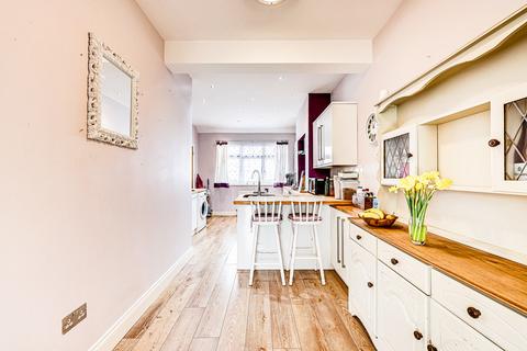 75 Adalia Crescent, Leigh-on-sea, SS9 3ST