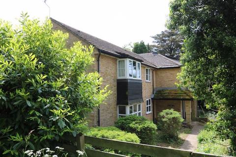 Flat 7, Walnut Tree House Brambleside, High Wycombe, HP11 1LQ