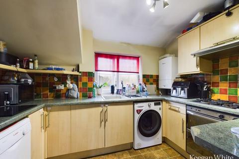 Flat 7, Walnut Tree House Brambleside, High Wycombe, HP11 1LQ