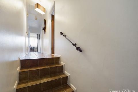 Flat 7, Walnut Tree House Brambleside, High Wycombe, HP11 1LQ