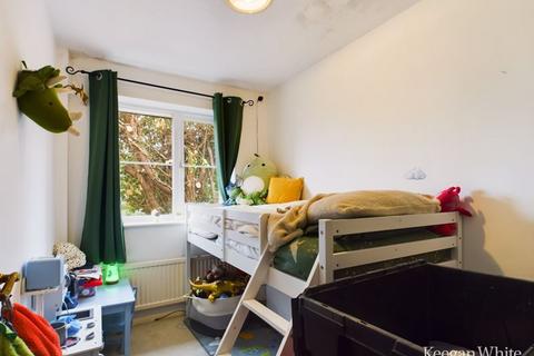 Flat 7, Walnut Tree House Brambleside, High Wycombe, HP11 1LQ