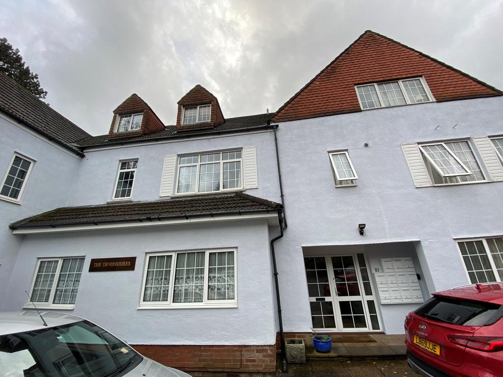 Burgh Heath Road, Epsom 2 bed apartment £1,300 pcm (£300 pw)