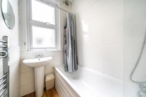 3 bedroom flat to rent, Duncombe Hill, Honor Oak,, SE23