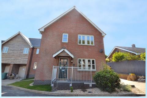 3 bedroom end of terrace house to rent, Ivy Close, Niton