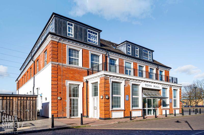 Townhall Square, Dartford, DA1 2 bed apartment for sale £270,000