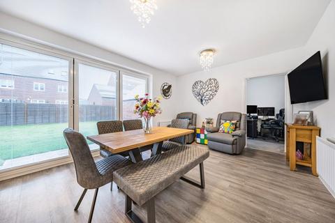 125 Camp Road, Upper Heyford, Bicester, OX25 5BP