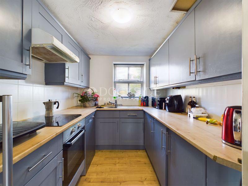 Harriet Drive, Esplanade 2 bed apartment - £1,150 pcm (£265 pw)