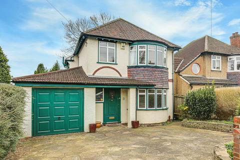16 The Horseshoe, Coulsdon, CR5 2AS
