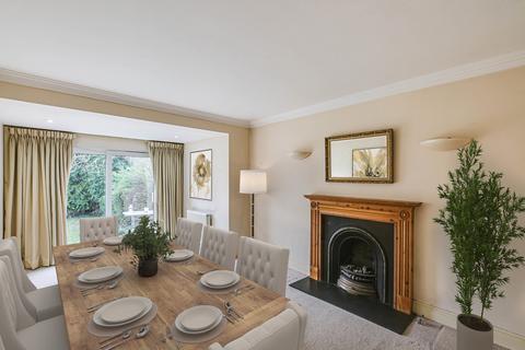 16 The Horseshoe, Coulsdon, CR5 2AS