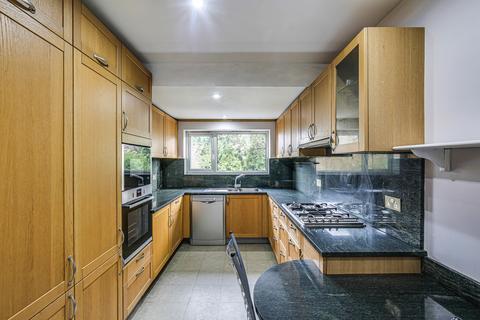 16 The Horseshoe, Coulsdon, CR5 2AS