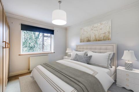 16 The Horseshoe, Coulsdon, CR5 2AS
