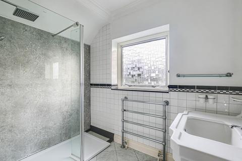 16 The Horseshoe, Coulsdon, CR5 2AS