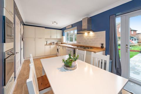 9 Admirals Walk, Coulsdon, CR5 1BR