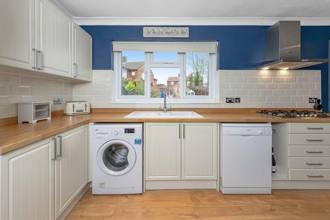 9 Admirals Walk, Coulsdon, CR5 1BR