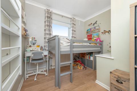 9 Admirals Walk, Coulsdon, CR5 1BR