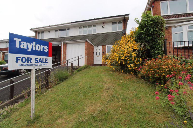 Broadway Avenue, Halesowen B63 3 bed semidetached house £249,950