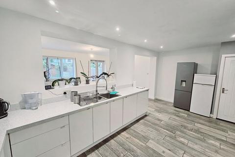 218 Crayford Way, Dartford, DA1 4LR