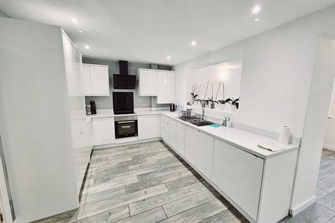 218 Crayford Way, Dartford, DA1 4LR