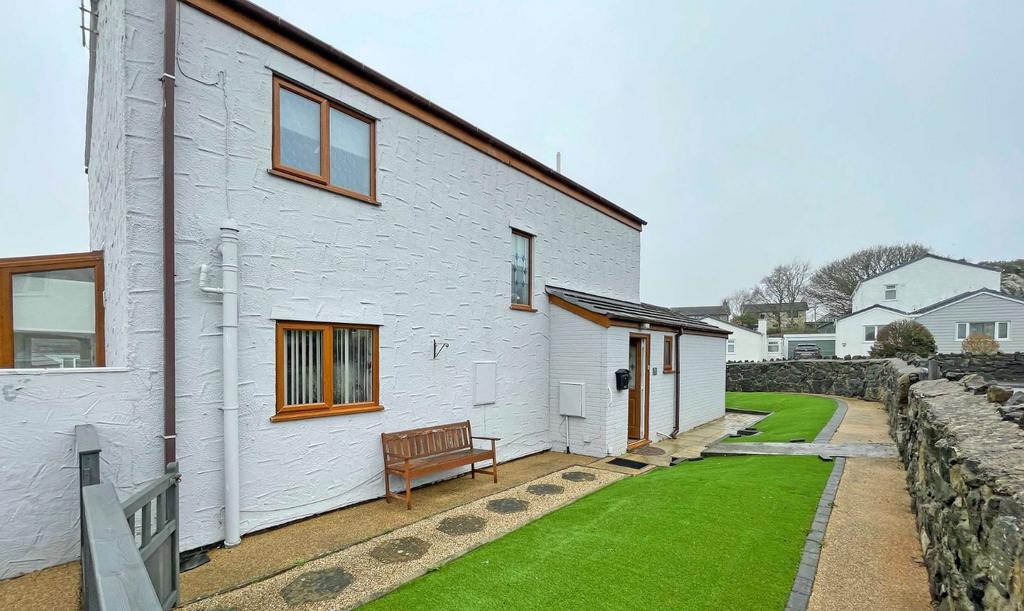 Cil Y Graig, Llanfairpwll, Isle of Anglesey, LL61 4 bed detached house