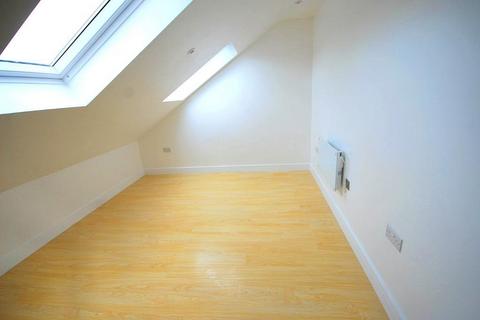 3 bedroom flat to rent, LONSDALE AVENUE, WEMBLEY, MIDDLESEX, HA9 7EW