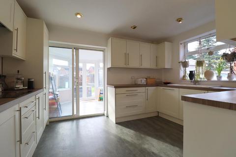 31 Blackthorn Drive, Luton, LU2 8EE