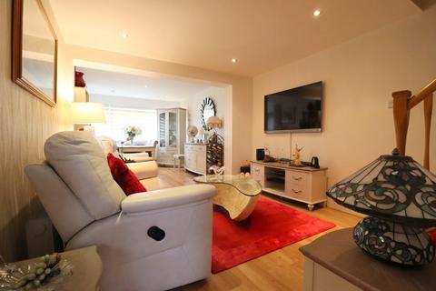 2 bedroom end of terrace house for sale, Tilgate, County View, Luton, Bedfordshire, LU2 8RR