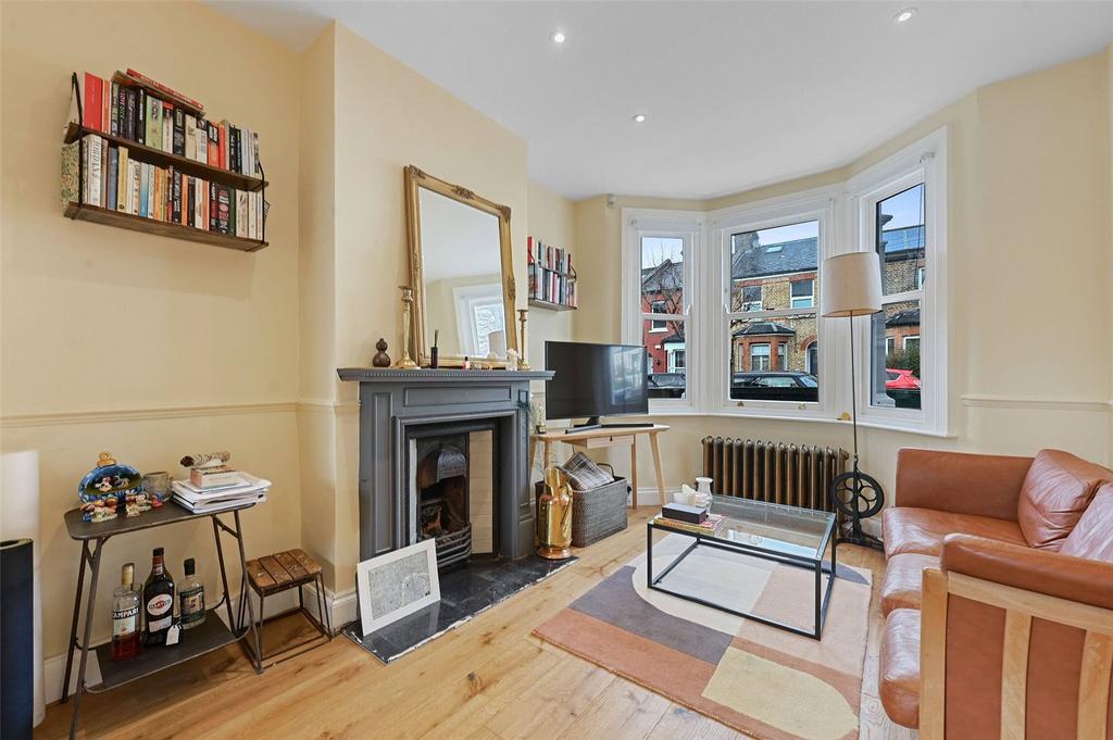Walthamstow, London E17 3 bed terraced house £2,750 pcm (£635 pw)