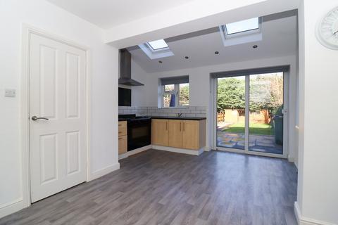 2 bedroom semi-detached house to rent - Kingston Avenue, Leicester, LE18