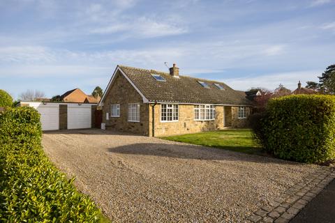3 bedroom bungalow for sale, Farriers Chase, Strensall, York, YO32