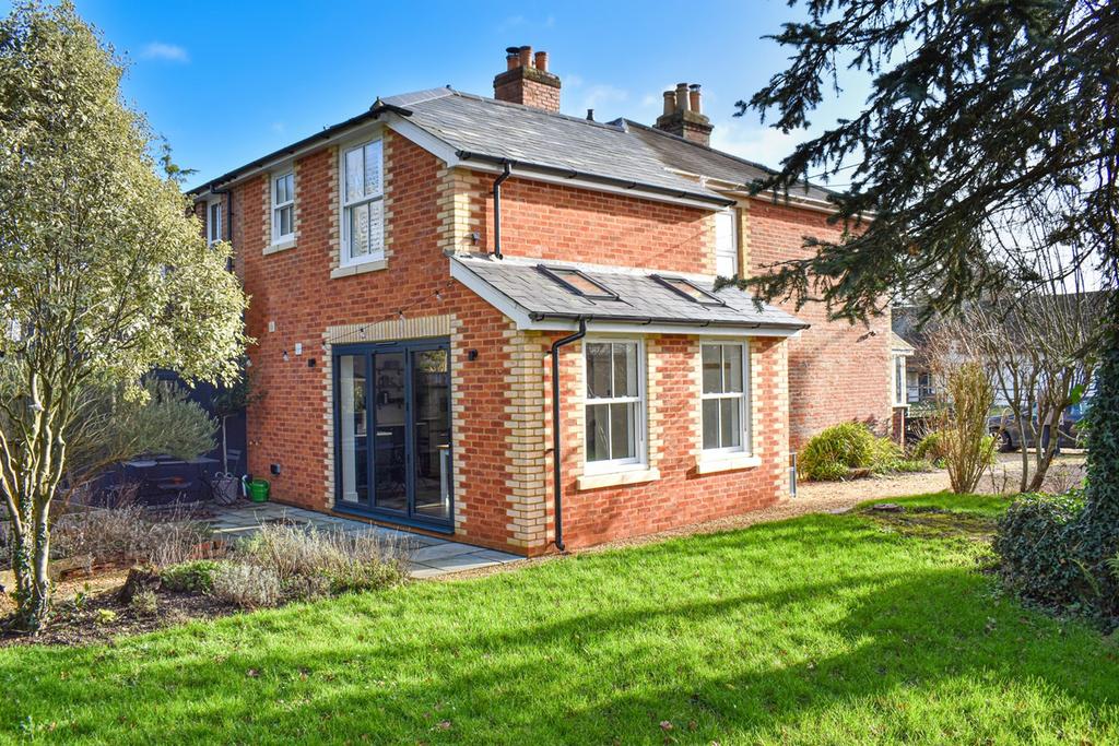 Pilley Street, Pilley, Lymington, SO41 3 bed semidetached house for