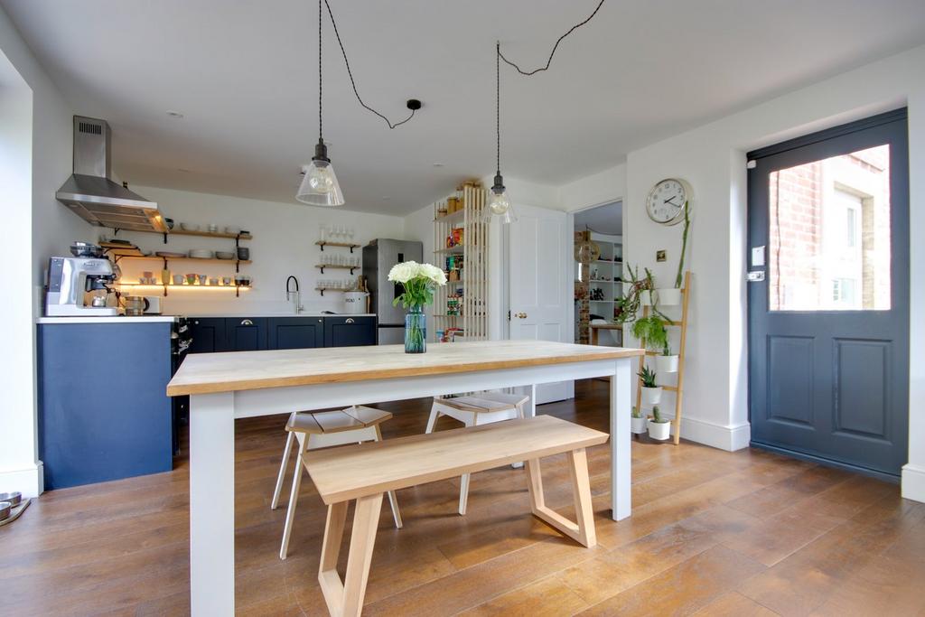 Pilley Street, Pilley, Lymington, SO41 3 bed semidetached house for