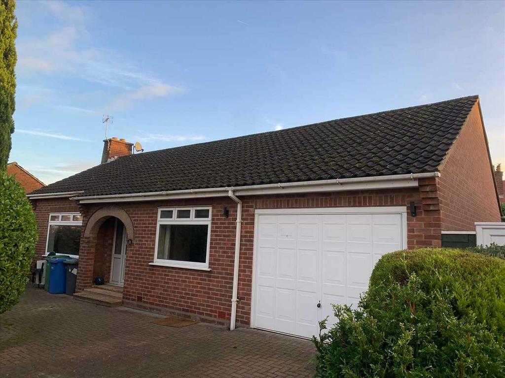 Marlfield Road, Warrington WA4 2 bed detached bungalow £1,200 pcm (£