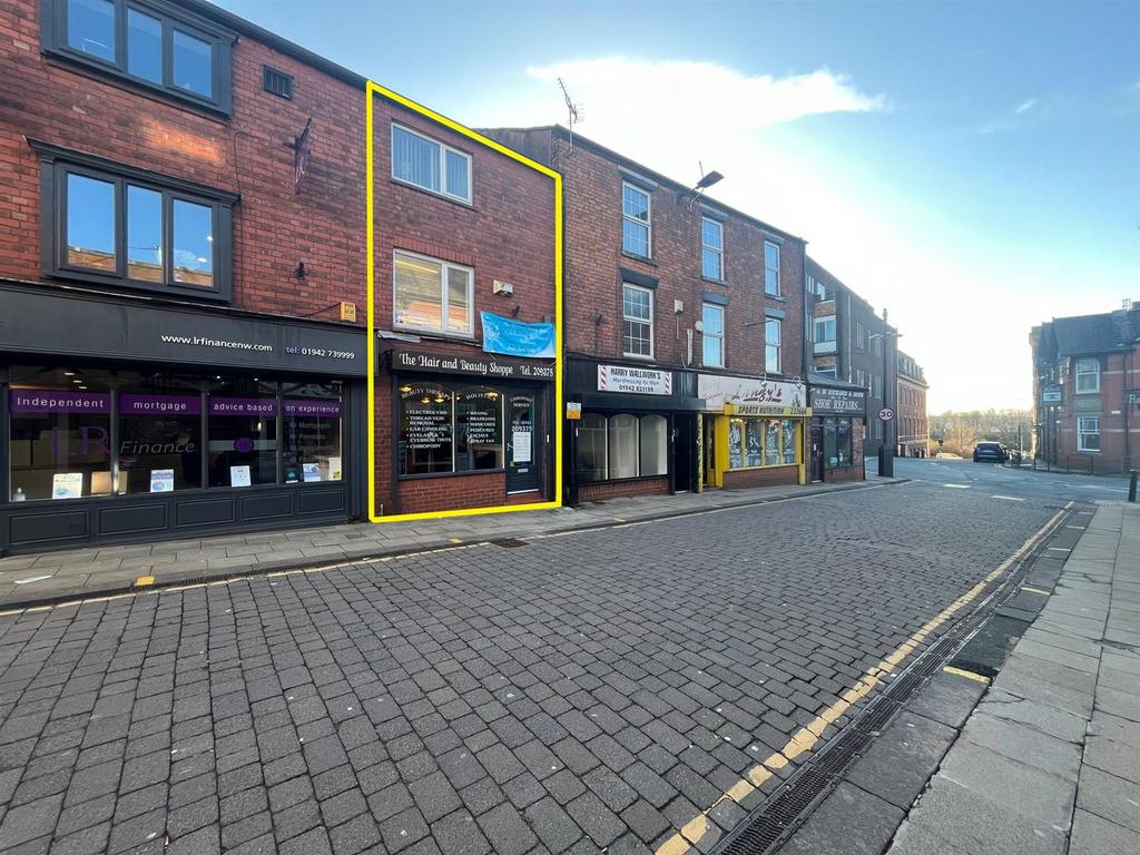 Hallgate, Wigan WN1 Property for sale £135,000